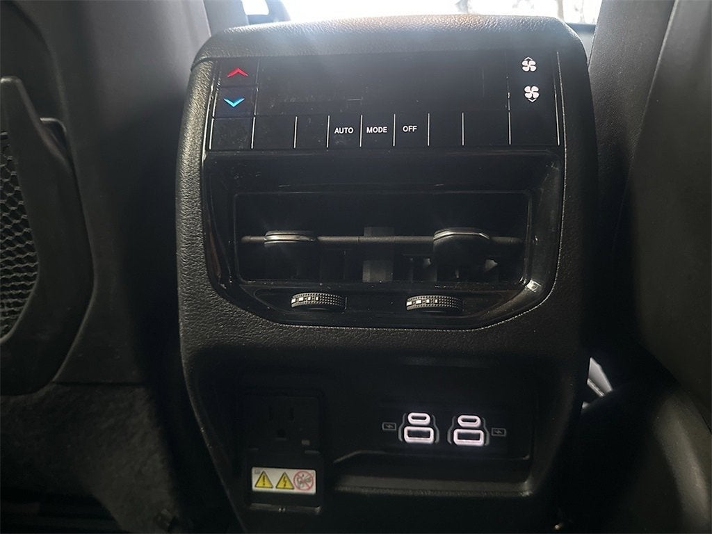 2022 Jeep Grand Cherokee L Altitude