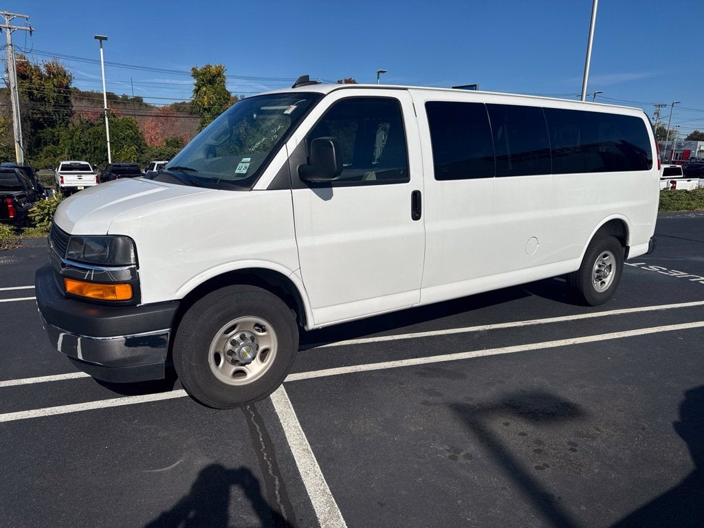2025 Chevrolet Express Passenger 1LT