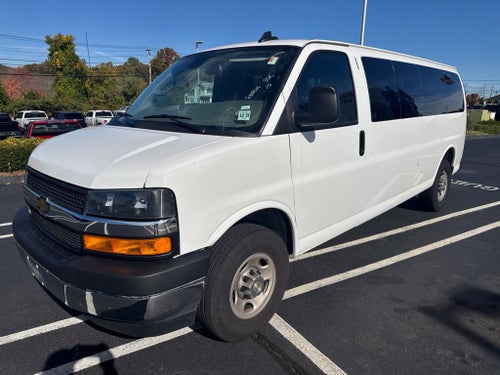 2025 Chevrolet Express Passenger 1LT