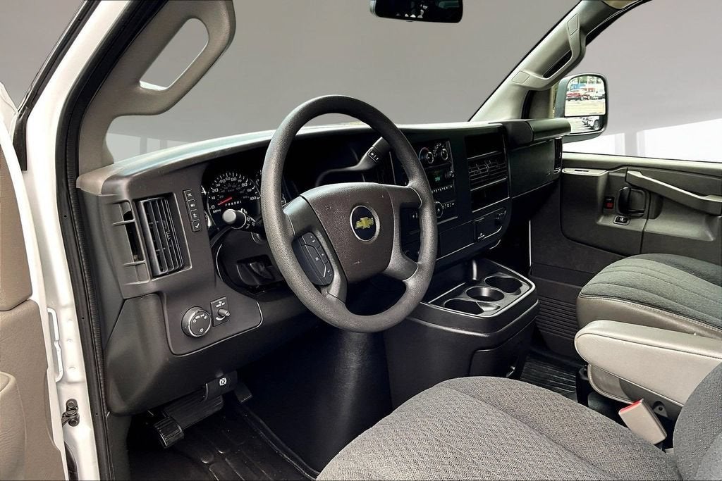 2025 Chevrolet Express Cargo WT