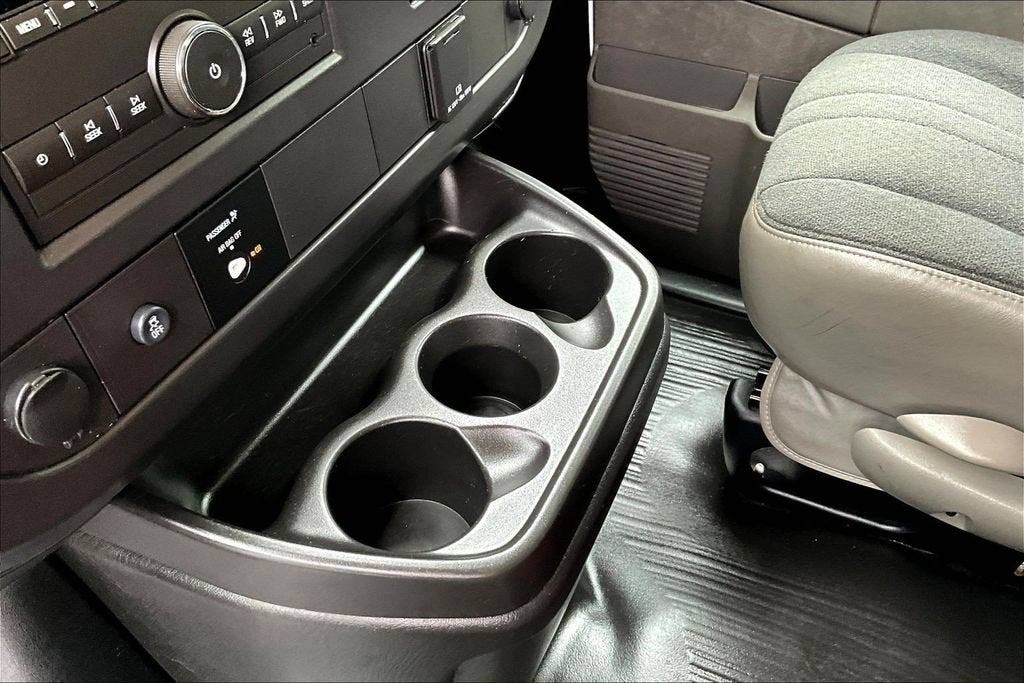 2025 Chevrolet Express Cargo WT