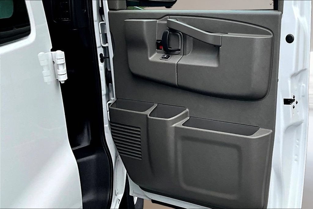 2025 Chevrolet Express Cargo WT