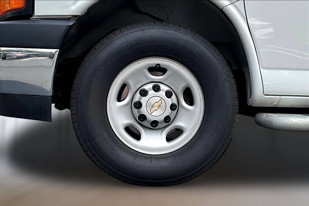 2025 Chevrolet Express Cargo WT