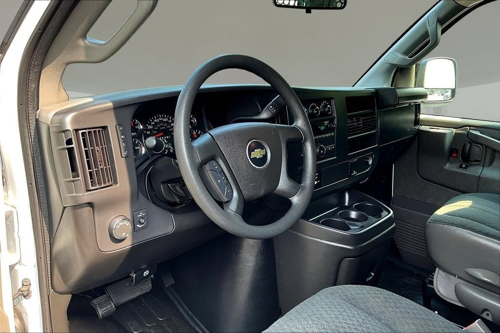 2025 Chevrolet Express Cargo WT