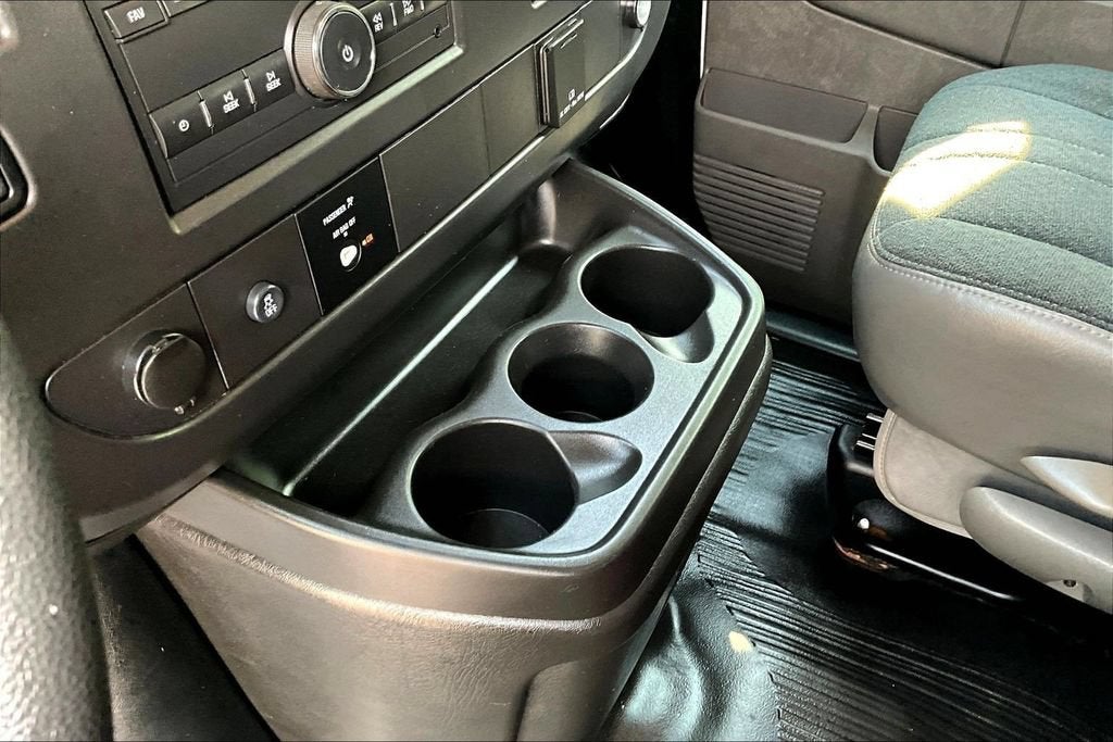 2025 Chevrolet Express Cargo WT