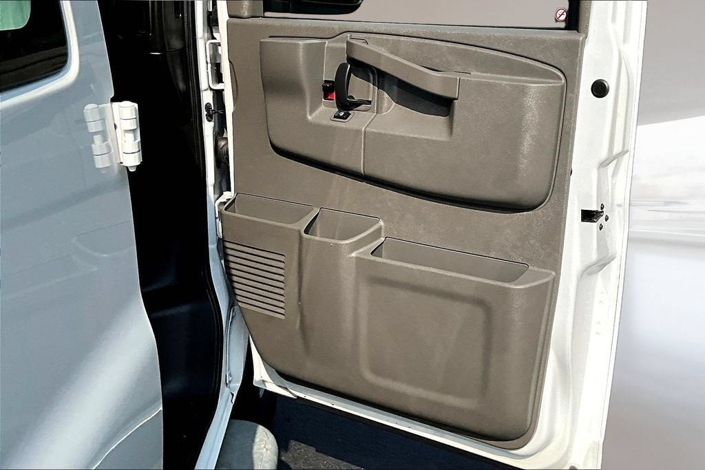 2025 Chevrolet Express Cargo WT