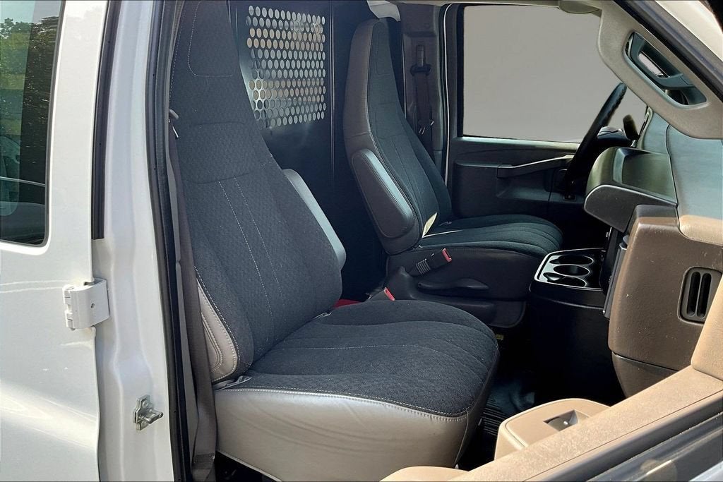 2025 Chevrolet Express Cargo WT