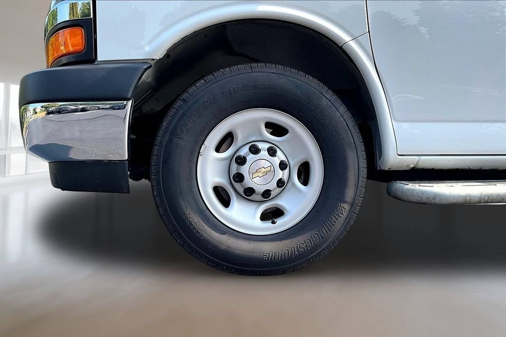 2025 Chevrolet Express Cargo WT