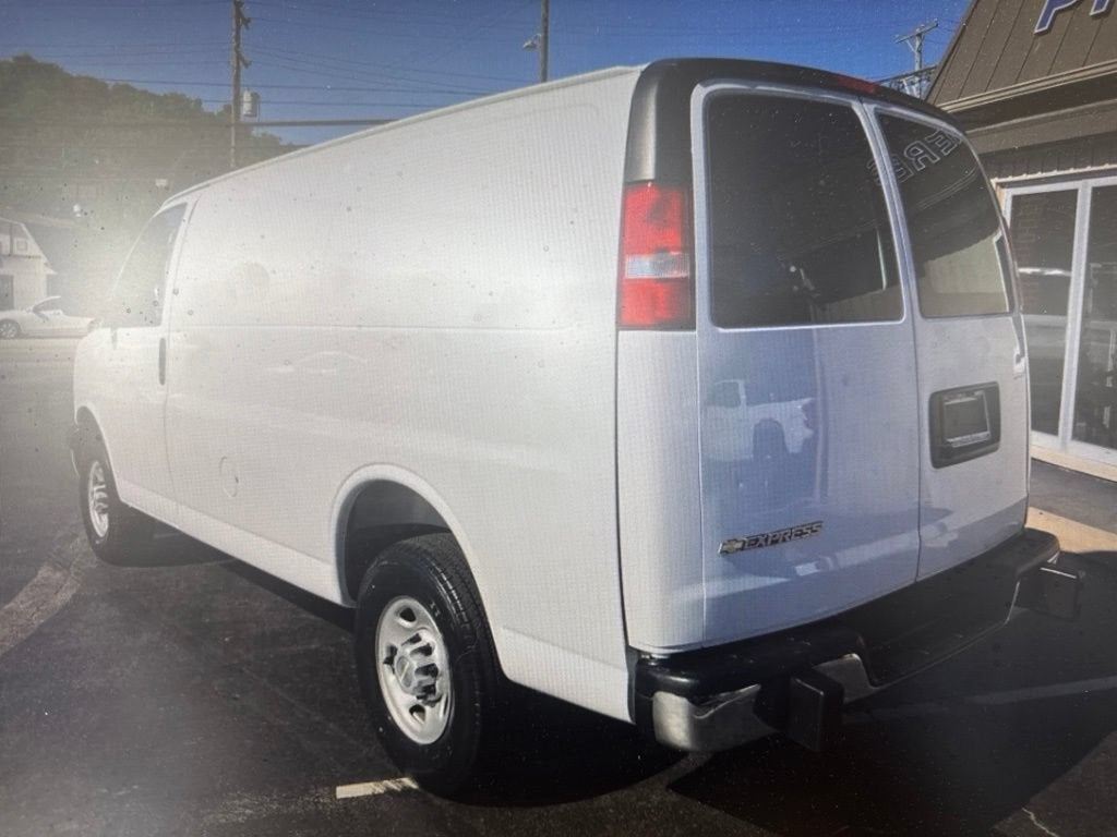 2025 Chevrolet Express Cargo WT