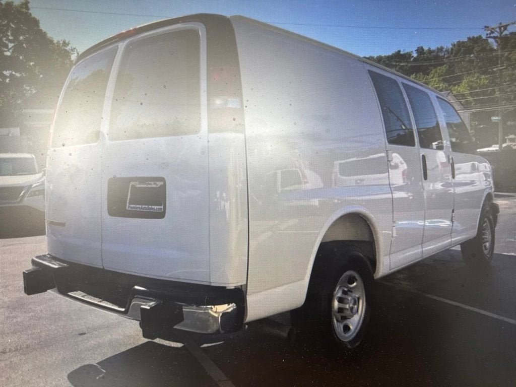 2025 Chevrolet Express Cargo WT