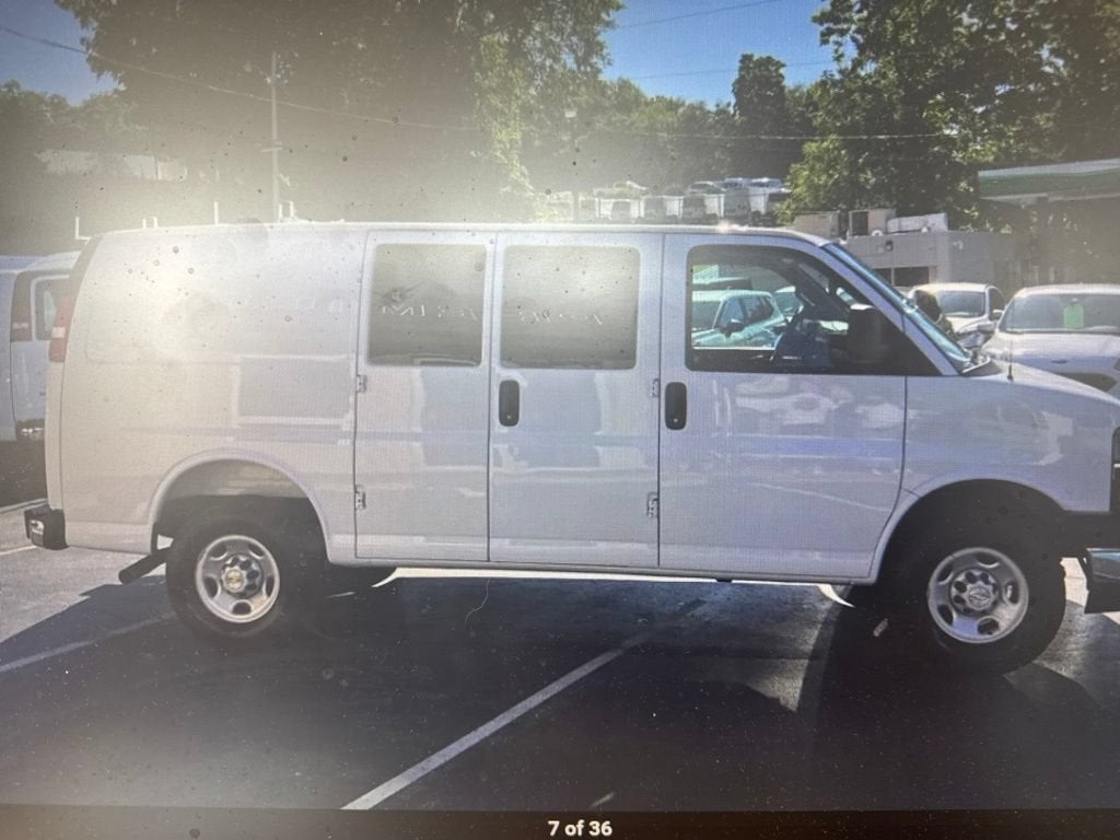 2025 Chevrolet Express Cargo WT