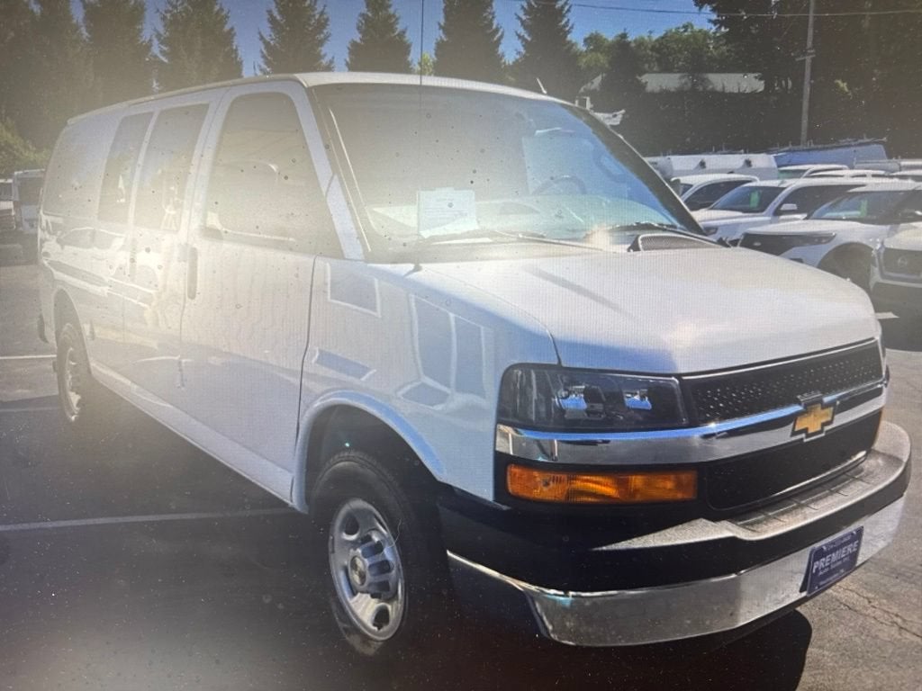 2025 Chevrolet Express Cargo WT