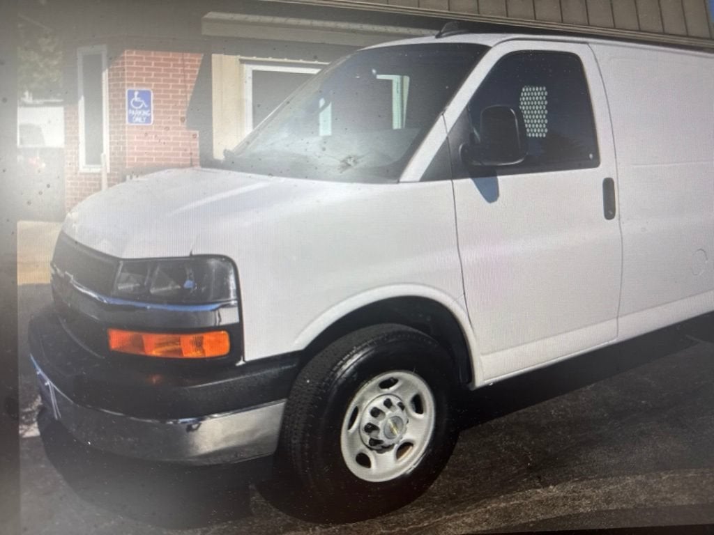 2025 Chevrolet Express Cargo WT