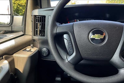 2025 Chevrolet Express Cargo WT