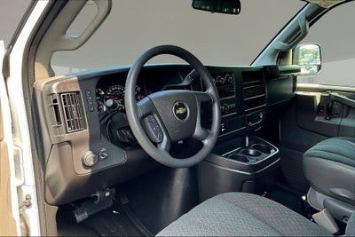 2025 Chevrolet Express Cargo WT