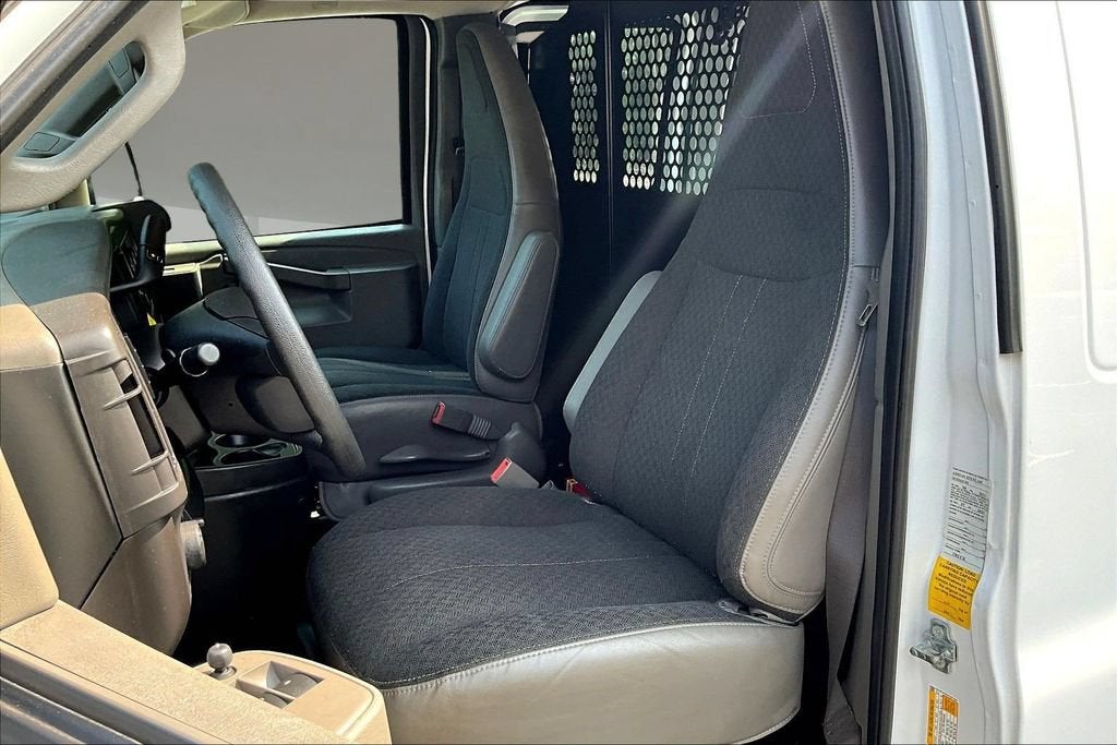 2025 Chevrolet Express Cargo WT