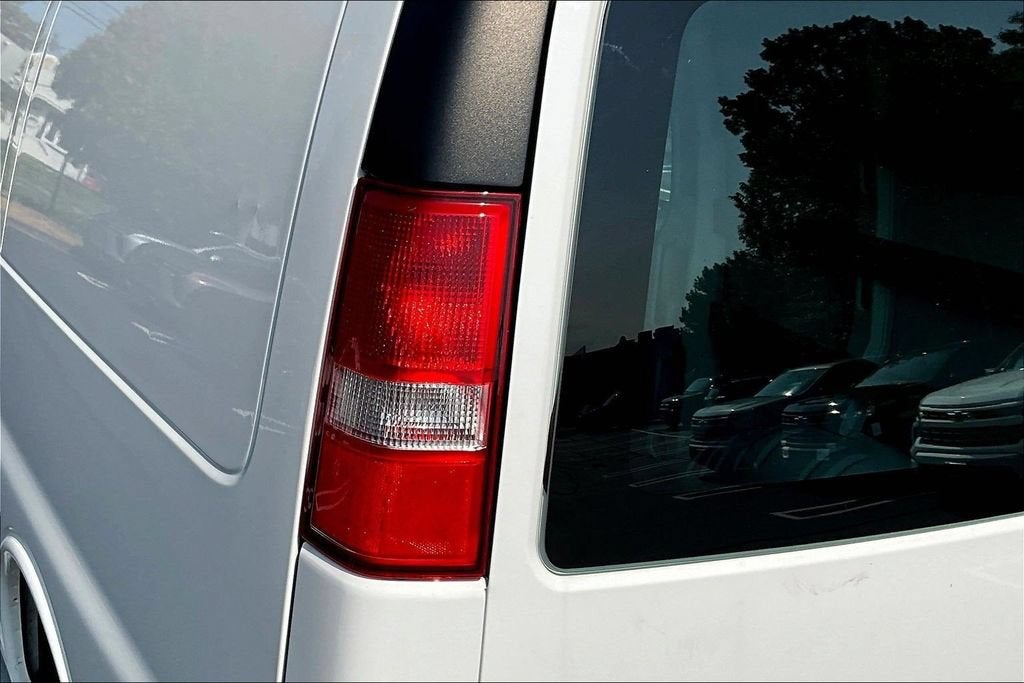 2025 Chevrolet Express Cargo WT