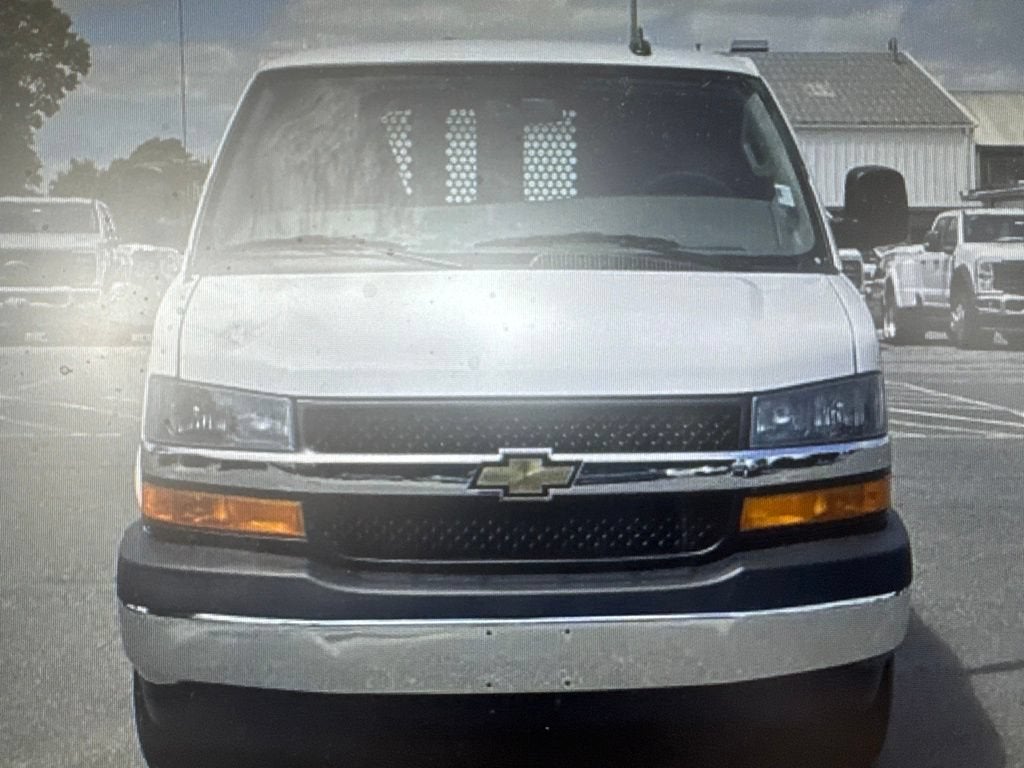 2025 Chevrolet Express Cargo WT
