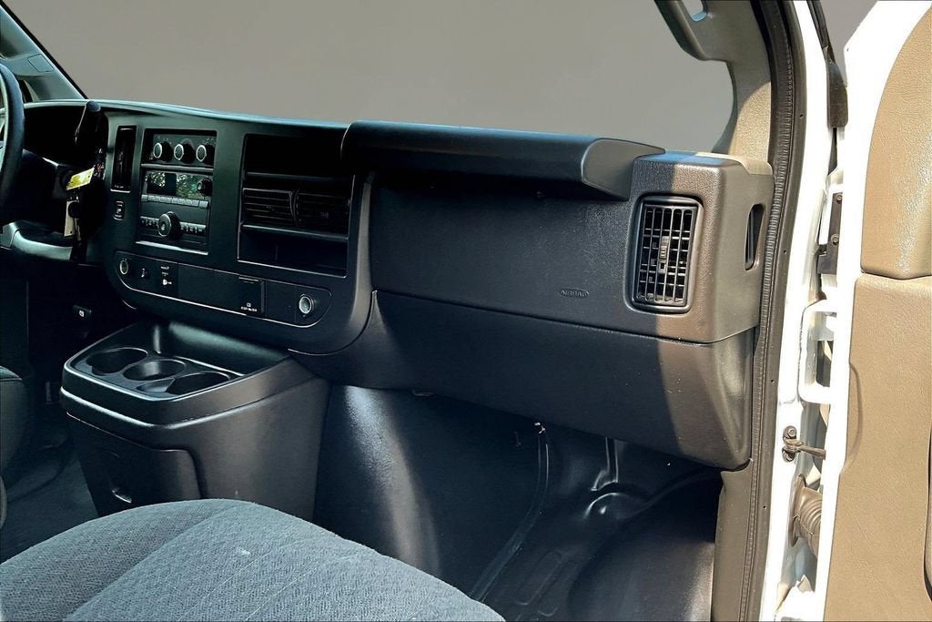 2025 Chevrolet Express Cargo WT