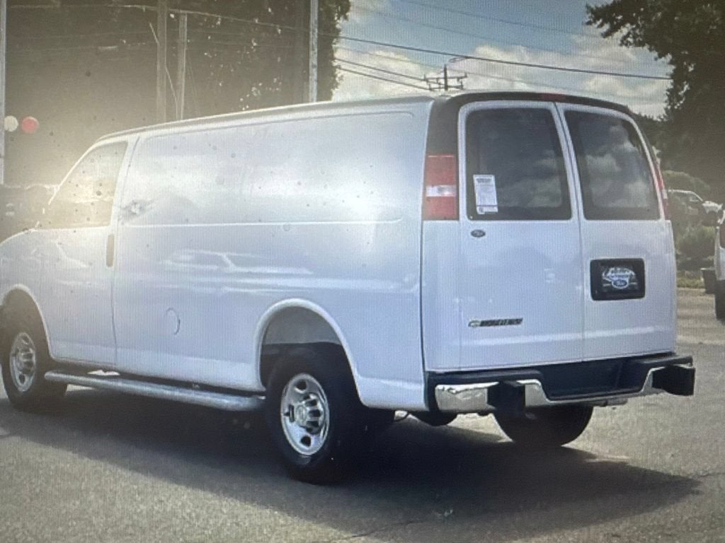 2025 Chevrolet Express Cargo WT