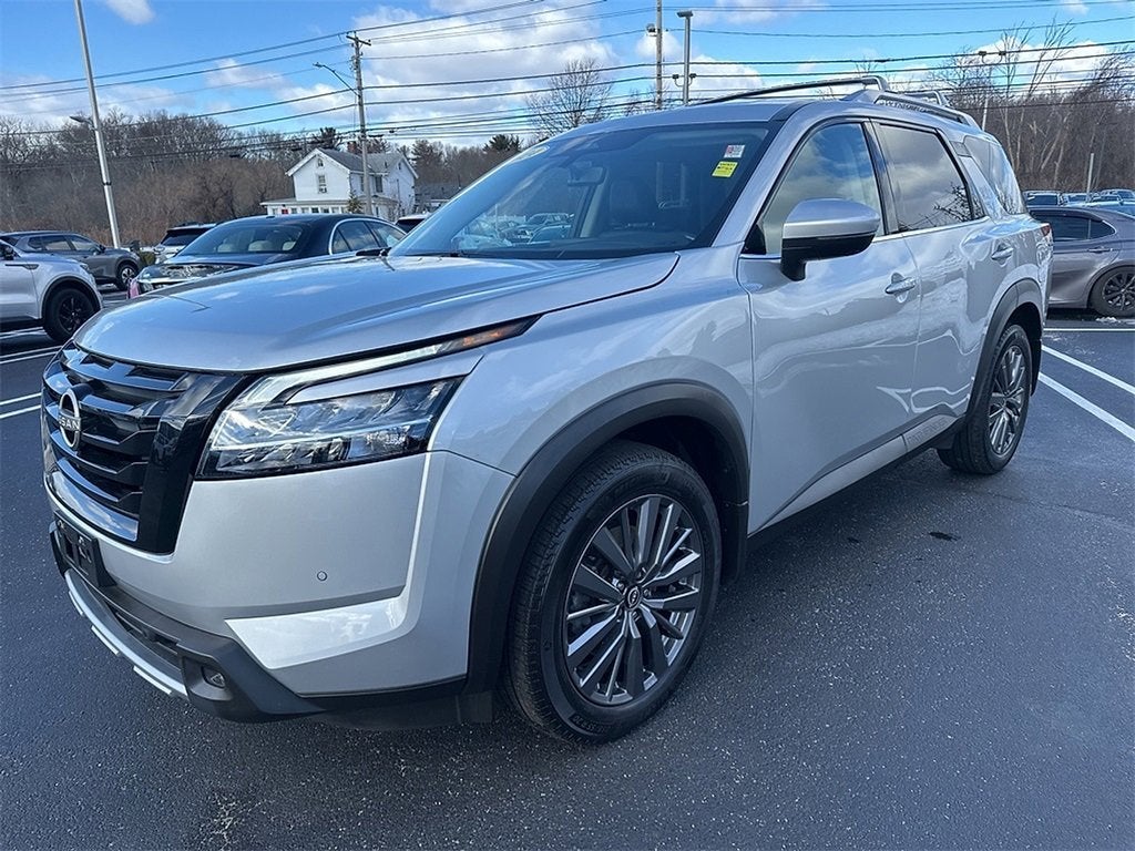 2024 Nissan Pathfinder SL