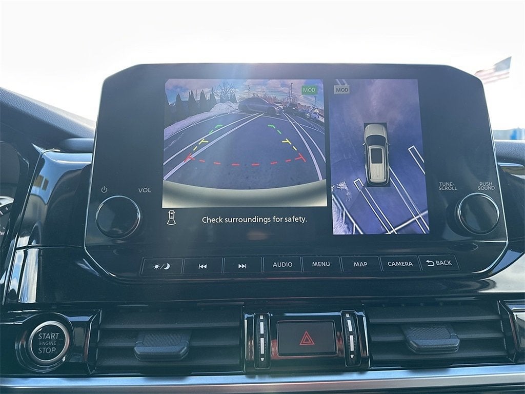 2024 Nissan Pathfinder SL