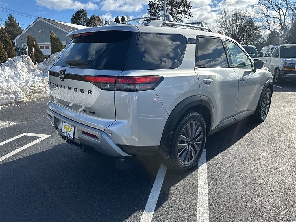 2024 Nissan Pathfinder SL