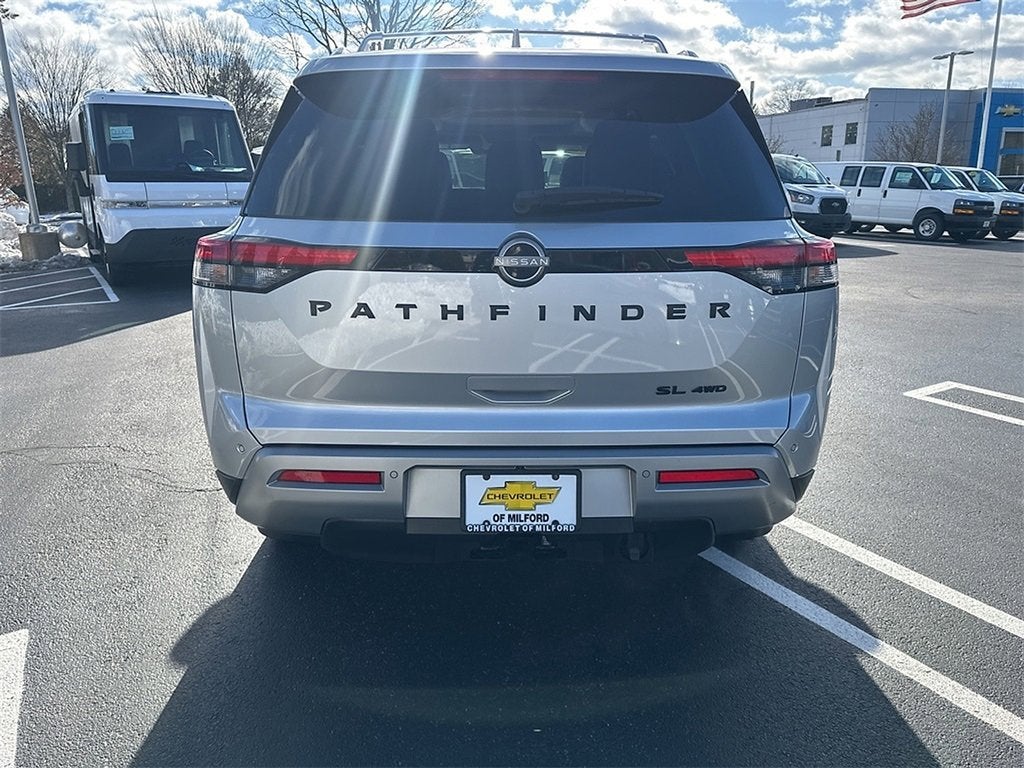 2024 Nissan Pathfinder SL