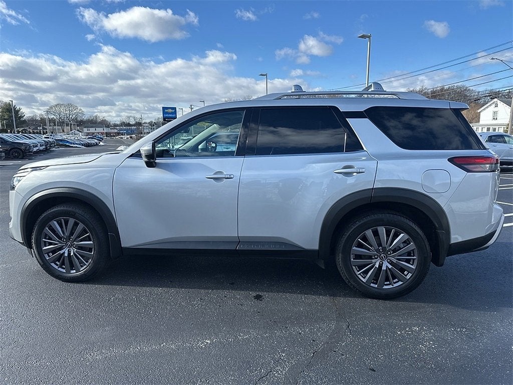 2024 Nissan Pathfinder SL