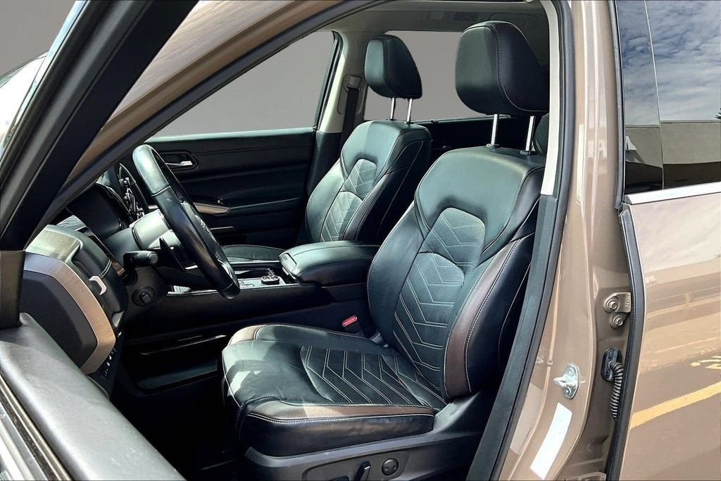 2023 Nissan Pathfinder Platinum