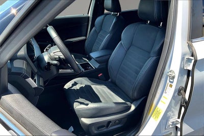 2023 Mitsubishi Outlander SE