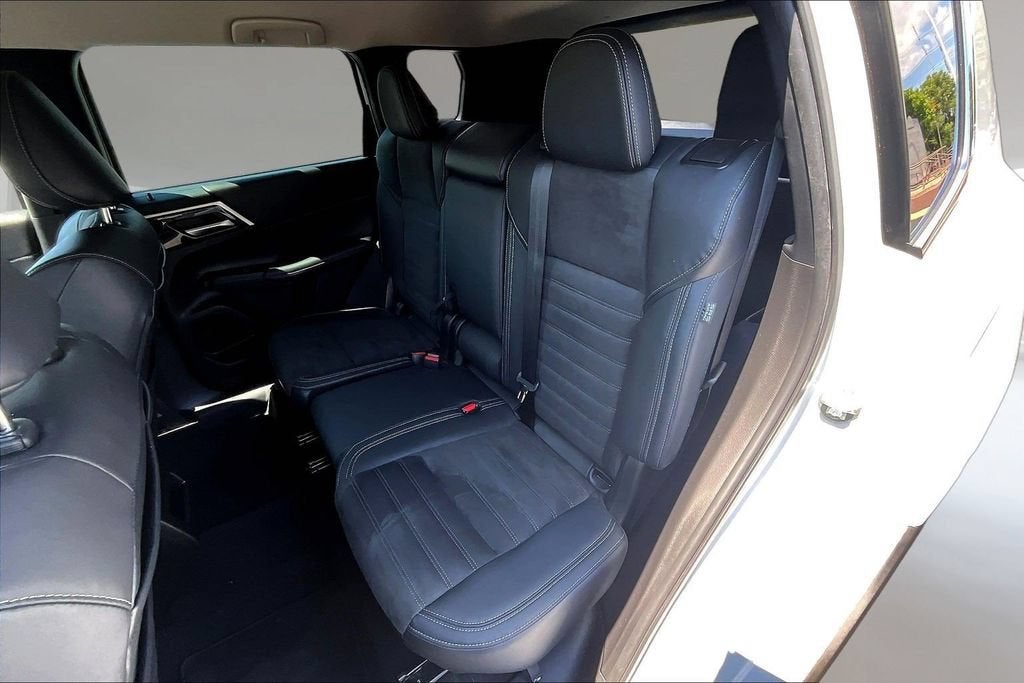 2023 Mitsubishi Outlander SE