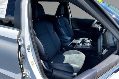 2023 Mitsubishi Outlander SE