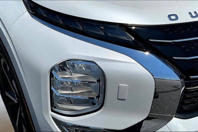 2023 Mitsubishi Outlander SE