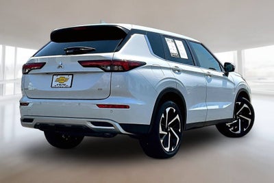 2023 Mitsubishi Outlander SE