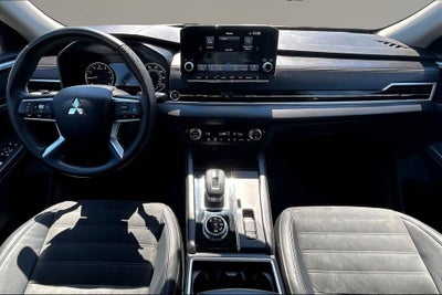 2023 Mitsubishi Outlander SE