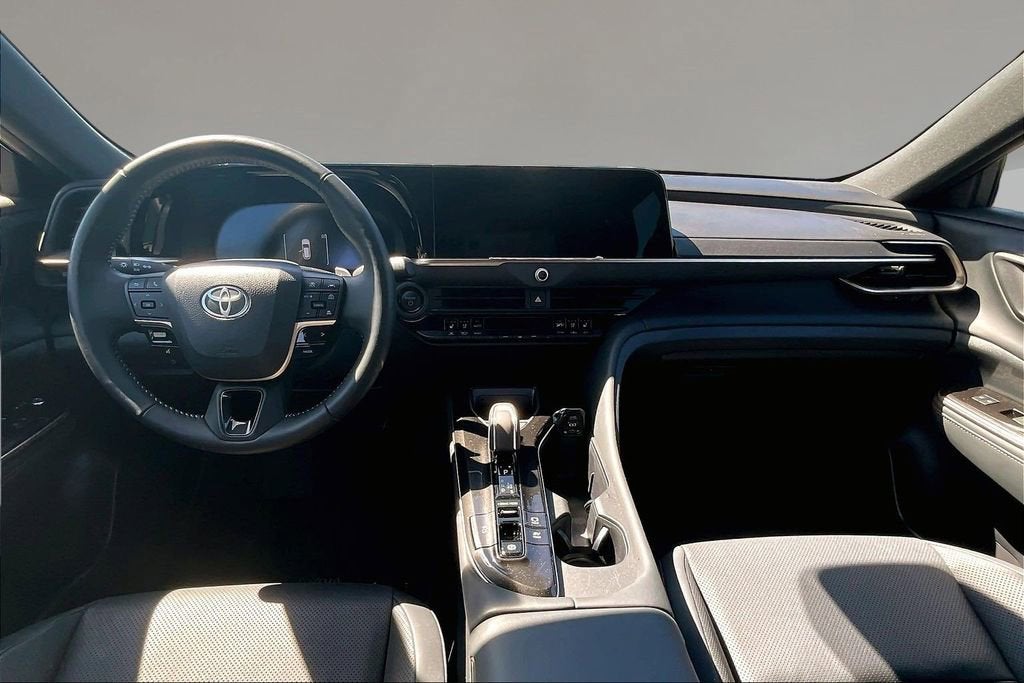 2025 Toyota Crown Signia XLE