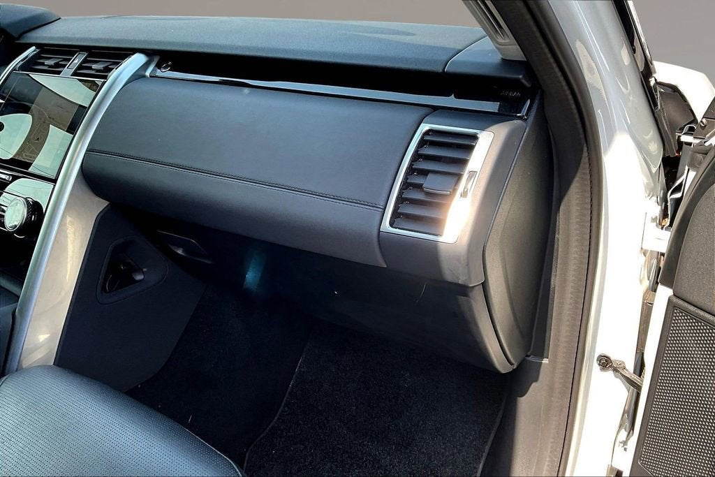 2024 Land Rover Discovery S