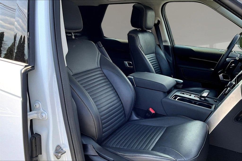 2024 Land Rover Discovery S